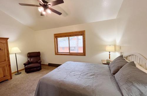 Woodland Park Bed & Breakfast | Ponderosa B Cabin Suite