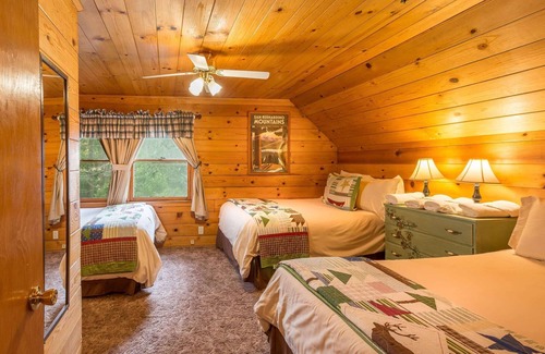 Twin Peaks Hotel | Ponderosa Lodge - Lodge | 11 Beds | Three Bathrooms | Sleeps 15
