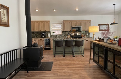 Kachina Village Cabin | Ponderosa Moon - Cabin in the pines. Spacious home w/Game room & EV Charger