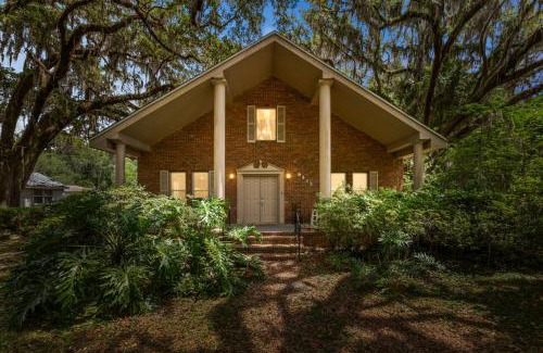 Gainesville House | Ponderosa Off The Beaten Path farmhouse