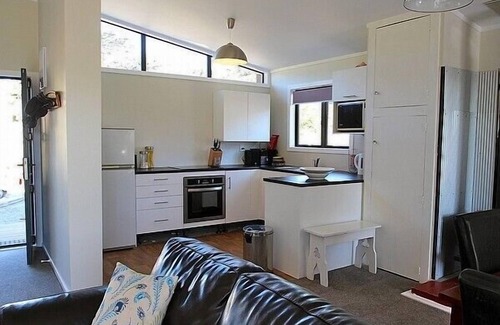 Waitarere Beach Cottage | Ponderosa - Waitarere Beach Bach