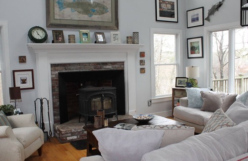 Brewster Cottage | Pondside retreat with hot tub