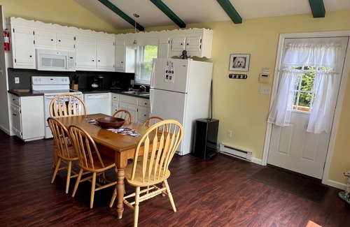 Sciota Ski Chalet | Pontiac- Dog Lovers Chalet with Fenced Yard and Fenced Deck