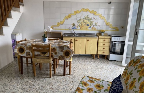 Le Forna Apartment | Ponzamania Sunflower Apartment