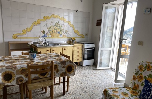 Le Forna Apartment | Ponzamania Sunflower Apartment