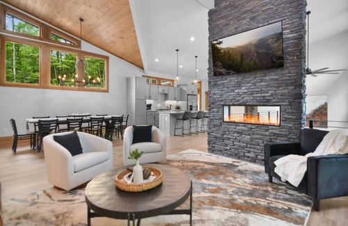Ellijay Cabin | Pool! 5BR Mountain Modern Luxury in Ellijay! Must See!