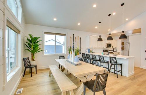 Sweetwater House | Pool Access and Lake Views Modern Garden City Home