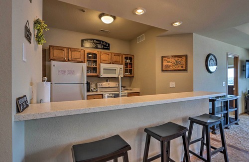 Lakeland Condo | Pool Access & Boat Slip: Lake Ozark Condo!