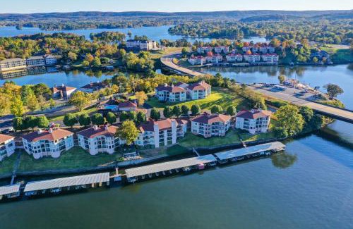 Lake Hamilton Apartment | Pool and Dock Access Lakefront Hot Springs Condo!