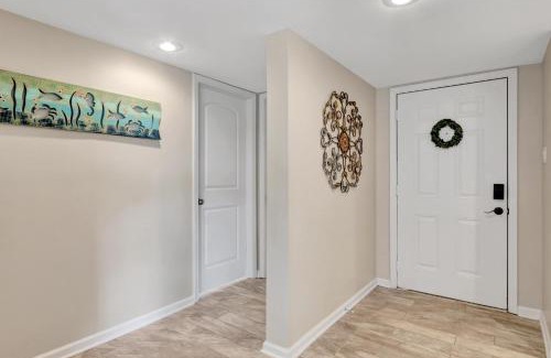 Lake Hamilton Apartment | Pool and Dock Access Lakefront Hot Springs Condo!