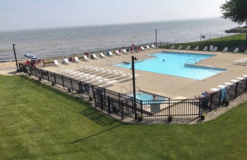 Port Clinton Condo | Pool and hot tub are open through October 5! Come enjoy the lake!