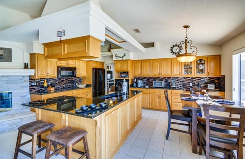 Lake Havasu City House | Pool, Bar and Grill Lake Havasu Oasis!