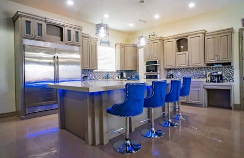 Palmhurst House | Pool | Basketball Court | Pool Table | 6 beds