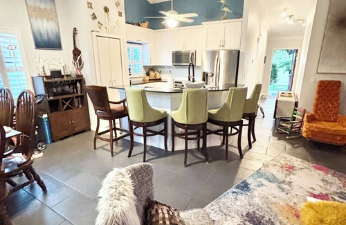 East Naples House | Pool, Botanical Escape, 2 miles to DOWNTOWN NAPLES 5th Ave, 2.5 to BEACH,🏖