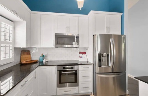 East Naples House | Pool, Botanical Escape, 2 miles to DOWNTOWN NAPLES 5th Ave, 2.5 to BEACH,🏖