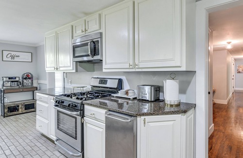 Newnan House | Pool & Deck: Pond-View Getaway in Newnan!