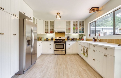 Middletown House | Pool & Deck: Wine Country Hideaway in Middletown!