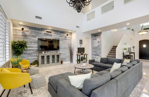 Cottonflower House | Pool, Fire Pit and Grill Goodyear Home!
