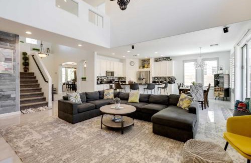 Cottonflower House | Pool, Fire Pit and Grill Goodyear Home!
