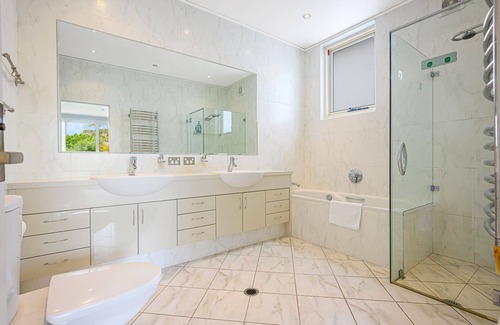 East Lindfield House | Pool + Garden + Bush Views Spacious 4 BR home