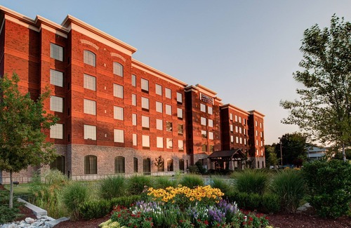 Wilmington Condo | Pool. Gym. Close to Convention Center.