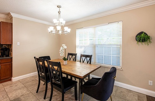 Ashley Oaks House | Pool Home~Basketball~Hot Tub~Firepit~Diving Board