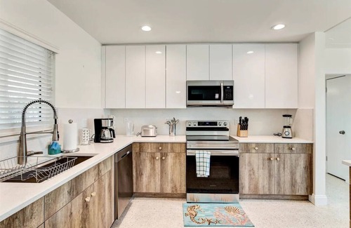 Southgate House | Pool Home near Siesta Key, Nathan Benderson Park, Premier Sports Campus & IMG