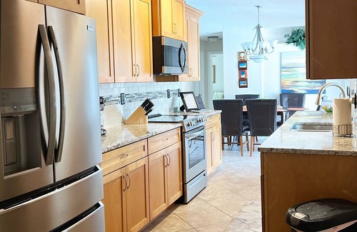 Sarasota Springs House | Pool Home oasis just minutes to Siesta Key Beaches
