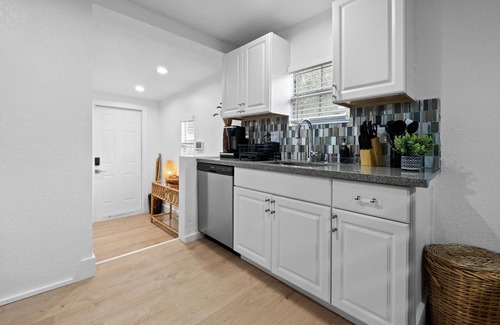 Delray Beach Bed & Breakfast | Pool & Hot Tub Delray Beach Safari Lion's Lodge