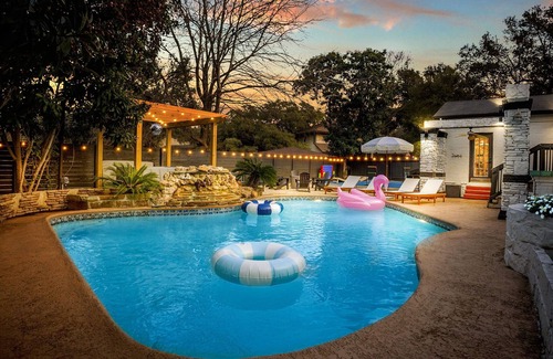 North Central Thousand Oaks House | Pool + Hot Tub + Firepit + Arcade + Movie Room + More