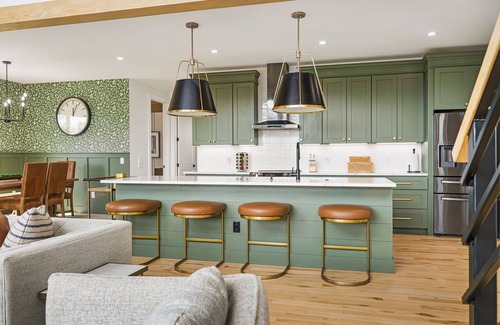 Leicester House | Pool | Hot Tub |FirePit |Golf Simulator |Sleeps 22