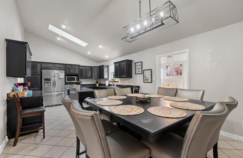 Rockwell House | Pool, Hot Tub, Game Room & Sleeps 18! By StayLage