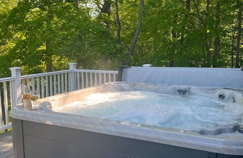 Sheldrake House | Pool & Hot Tub in the Heart of Wine Country