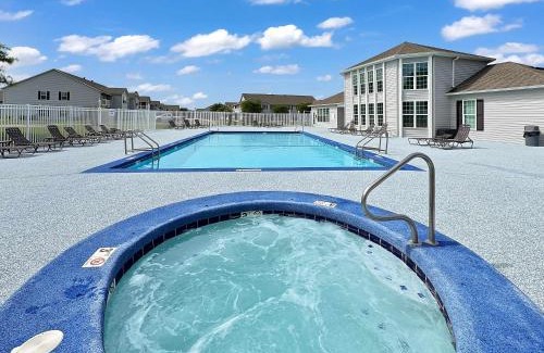 Gulf Shores Apartment | Pool Hot Tub Pickle Ball Gym - Close to Sports Complex & Includes FREE ACTIVITIES