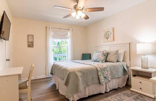 Gulf Shores Apartment | Pool Hot Tub Pickle Ball Gym - Close to Sports Complex & Includes FREE ACTIVITIES