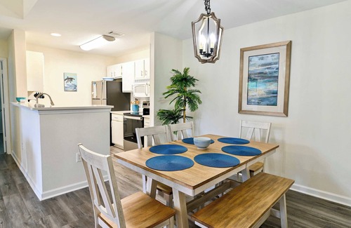 Gulf Shores Apartment | Pool, Hot Tub, Pickle Ball, Gym- Close to Sports Complex- $400 FREE ACTIVITIES