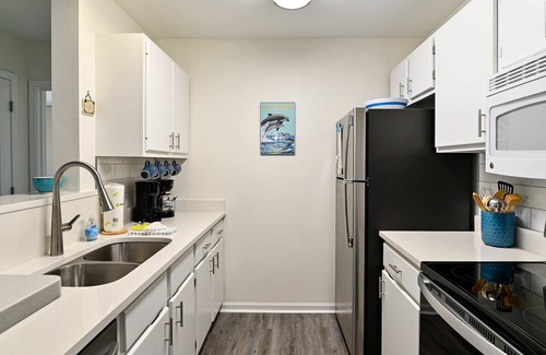 Gulf Shores Apartment | Pool, Hot Tub, Pickle Ball, Gym- Close to Sports Complex- $400 FREE ACTIVITIES