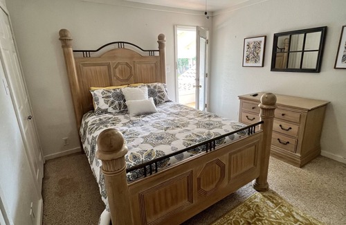 Garland House | Pool/Hot Tub/Theatre/Basketball-La Casa Blanca
