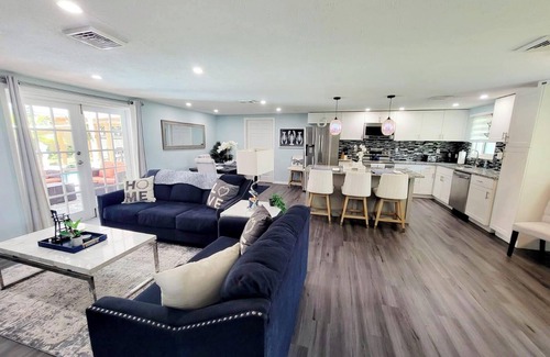 South Sarasota House | Pool house 10 mins to Siesta Key #1 Bch