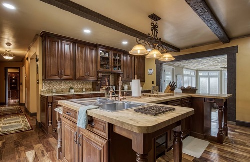 Sevierville House | Pool is Open in April! Tudor Rose Lodge - WOW!