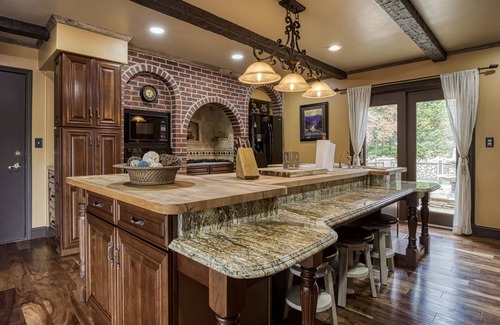 Sevierville House | Pool is Open in April! Tudor Rose Lodge - WOW!