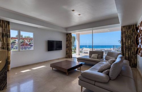 San Agustin House | Pool, jacuzzi, games and steps from the beach