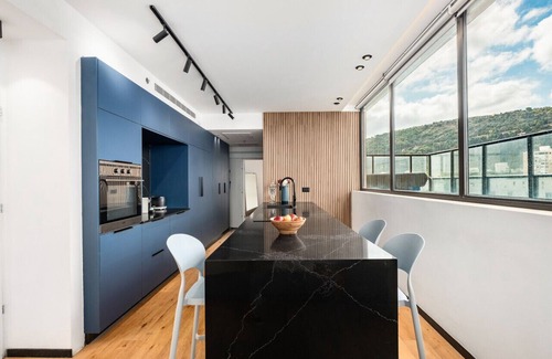 Haifa Apartment | Pool & Jacuzzi Seaview Penthouse