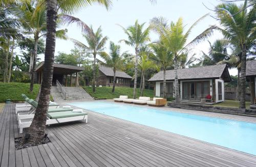 Nyambu Bed & Breakfast | Pool & Jungle View Family Room in Kaba-Kaba