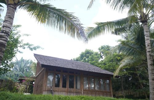 Nyambu Bed & Breakfast | Pool & Jungle View Family Room in Kaba-Kaba