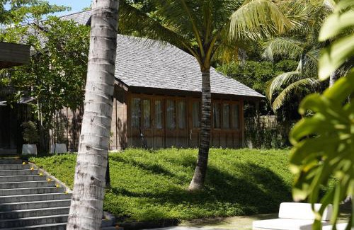 Nyambu Bed & Breakfast | Pool & Jungle View Family Room in Kaba-Kaba
