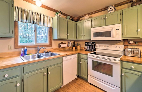 Newland Cottage | Pool & Lake Access: Idyllic Cottage in Newland