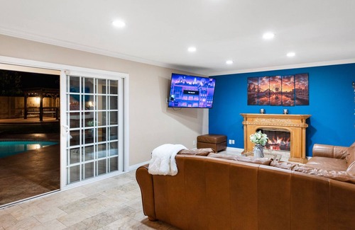 Westminster House | Pool Love! Hot Tub * Arcades * Game Room!