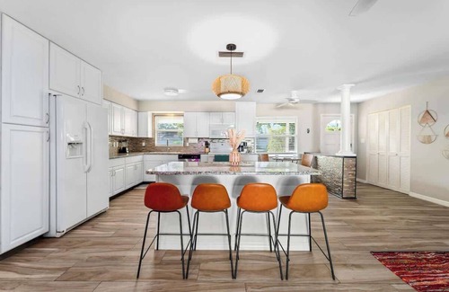Arlington Park House | Pool - Near Beach - Outdoor Games for Family - Close to DT