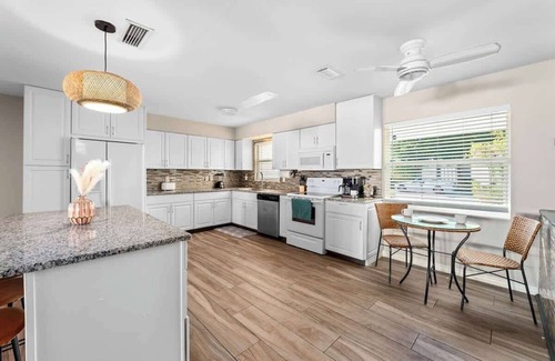Arlington Park House | Pool - Near Beach - Outdoor Games for Family - Close to DT